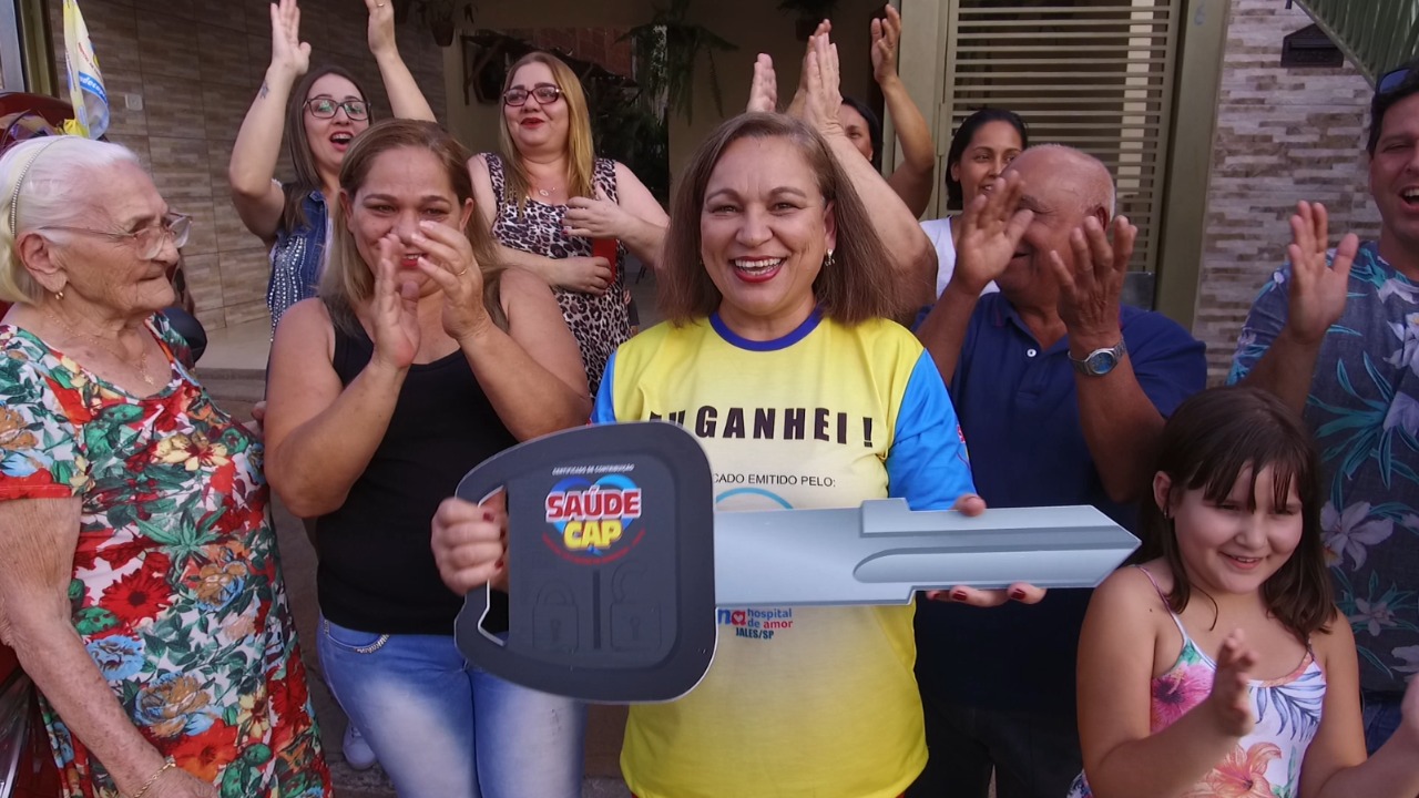 Moradora de Valentim Gentil ganhou o carro dos seus sonhos no Saúde Cap.